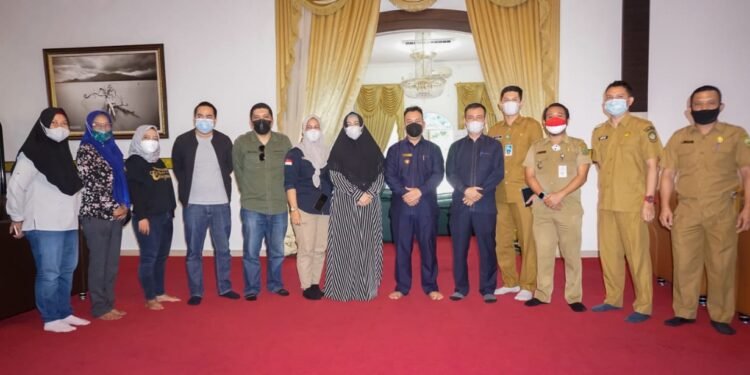 Bersama Dinas Perkim Provinsi, Nizar Bahas Rencana Rehab Perumahan Suku Laut.