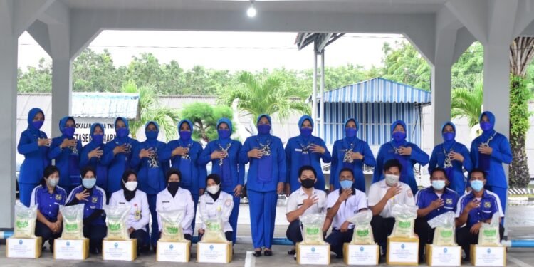 Sambut HUT Ke-75, Jalasenastri Korcab lV DJA l Bagi-bagi Paket Sembako.