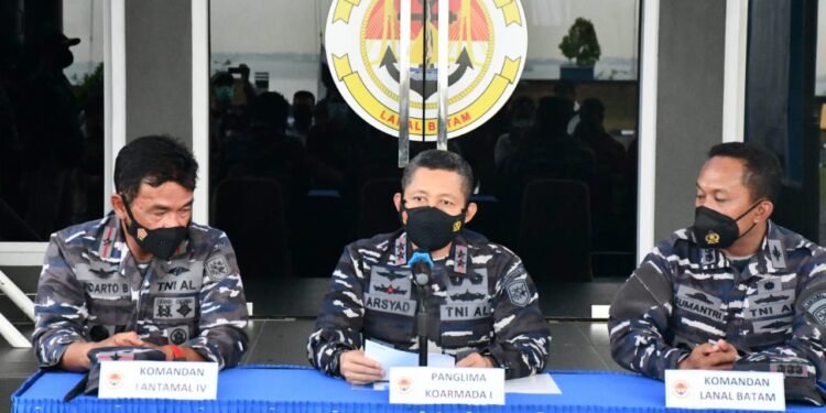 KRI Jhon Lee-368 Berhasil Amankan Kapal MT.Trovolos Buronan Negara Kamboja.