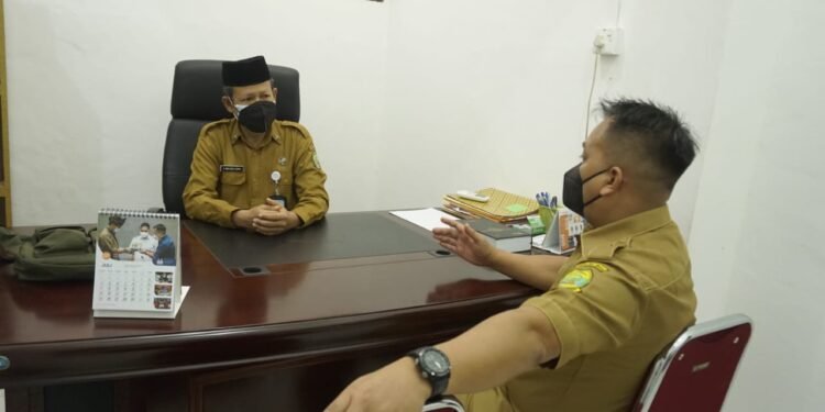 Kunjungi Ruangan Kadinkes, Ini Yang Di Bahas Bupati Lingga.