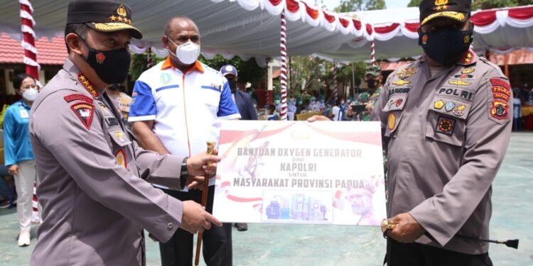 Kapolri Serahkan Oksigen Generator Bantu Penanganan Covid-19 Di Papua.