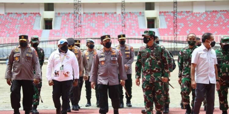 Panglima TNI, Kapolri Dan Menpora Tinjau Kesiapan Stadion Dan Arena Akuatik PON XX.