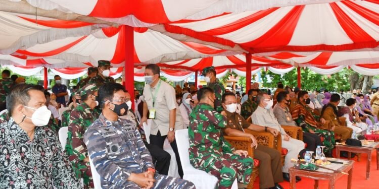 Danlantamal lV Tinjau Pelaksanaan Vaksin Covid-19 Yang Digelar Kogabwilhan.