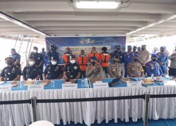 KP. Bisma-8001 Kapolairud Bahrkam Polri Berhasil Mengamankan Empat Unit Kapal Ikan Asing Yang Melakukan Pencurian Ikan Dilaut Nantuta Utara.