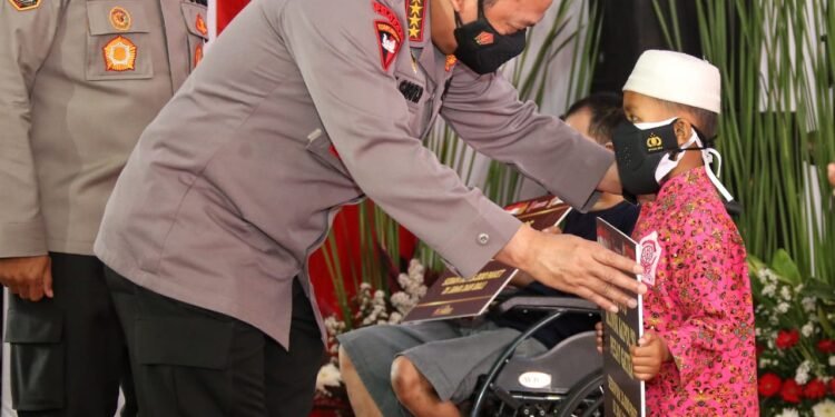 Kapolri Minta Jajaran Terus Bantu Warga Dan Gelorakan ‘Ayo Pakai Masker Dan Ayo Segera Vaksin’.