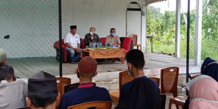 Gelar Reses Di Desa Berindat, Kamarudin Ali Janji Gunakan Dana Aspirasi Bangun Jalan Semenisasi Ke-sekolah.