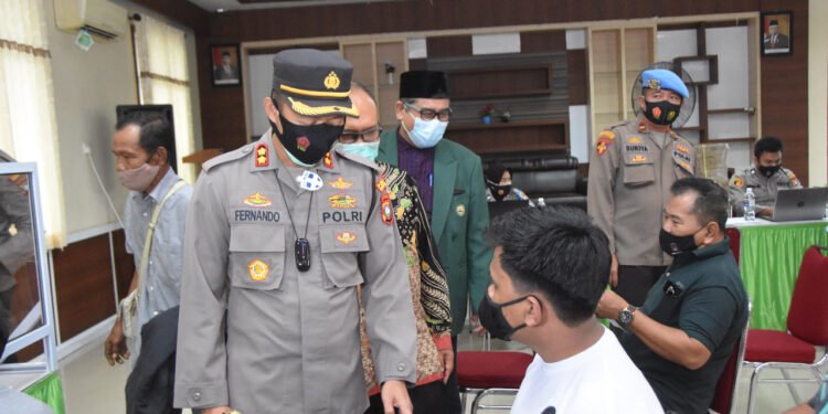 Kapolres Tanjungpinang Tinjau Vaksinasi Merdeka Di Masjid Al-furqan.