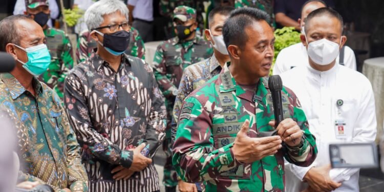 Kasad Menerima Penyerahan Sertifikat Tanah Daerah Latihan TNI AD Di Kebumen.