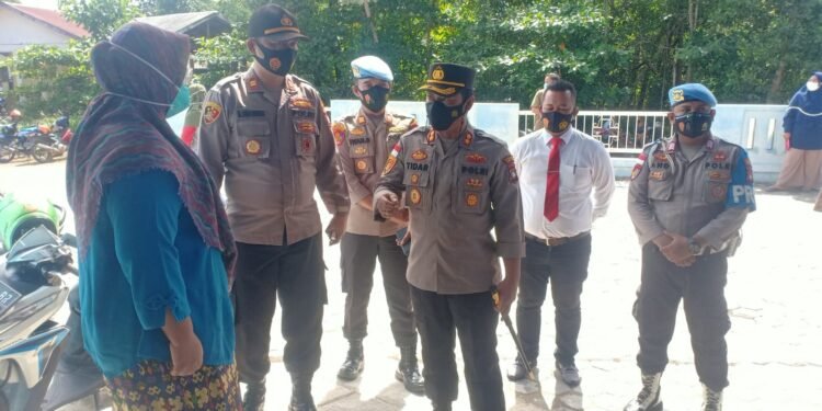 Kapolres Bintan Beserta Jajaran Tinjau Pelaksanaan Vaksinasi Di Puskesmas Kawal.