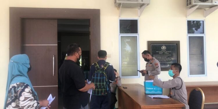 Vaksinasi Bid Humas Presisi Polda Kepri Bersama Awak Media.