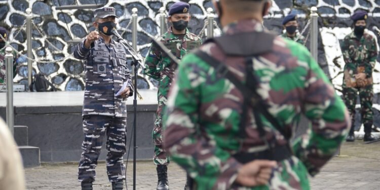 Usai Apel Pagi, Wadanlantamal lV Beri Pengarahan Kepada Segenap Prajurit Dan PNS Lantamal IV.