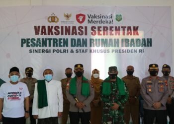 Kapolres Bintan Hadiri Vaksinasi Merdeka Serentak Di Pesantren Mamba’us Sholihin.
