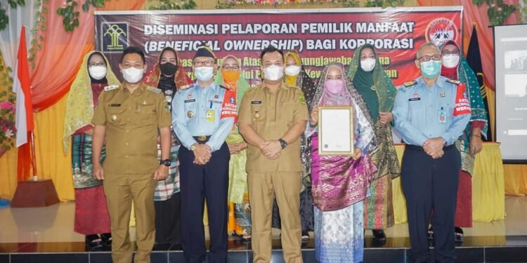 Lingga Terima Sertifikat Hak Kekayaan Intelektual Dari Kemenkumham.