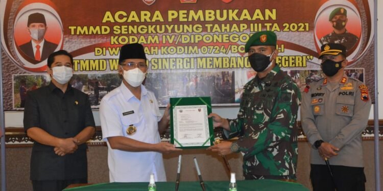 Tingkatkan Ekonomi Masyarakat TMMD Sasar Jalan Desa Bercak.