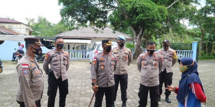Kapolres Bintan Meninjau Vaksinasi Covid-19 Di SMP Negeri 12 Bintan.