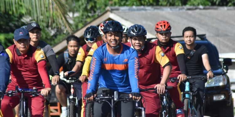 Jaga Kebugaran Tubuh Kapolres Bintan Gowes Bersama Anggota.
