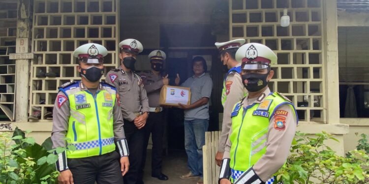 Dalam Rangka HUT Lalu Lintas Ke-66, Satlantas Polres Lingga Gelar Bakti Sosial.