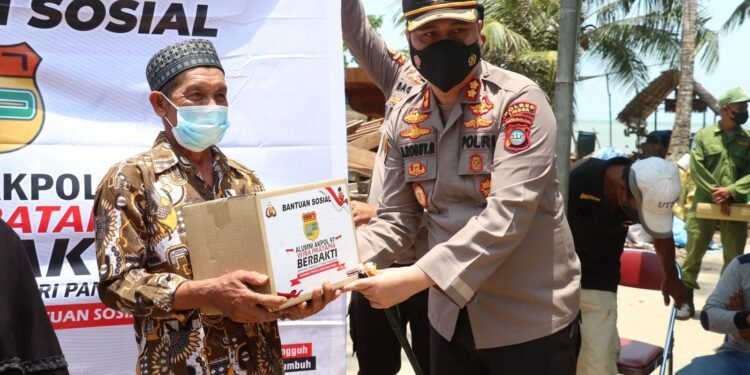 Polres Lingga Salurkan Bansos Alumni AKPOL 97 Wirapratama Kepada Masyarakat.