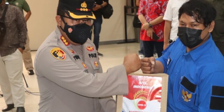 Vaksinasi Merdeka Serentak Se-lndonesia Untuk Pemprov Kepri Terpusat Di Vihara Dan Baksos Polri Bekerjasama Dengan GAMKl, PSMTI, Dan Vihara Budha Maitreya.