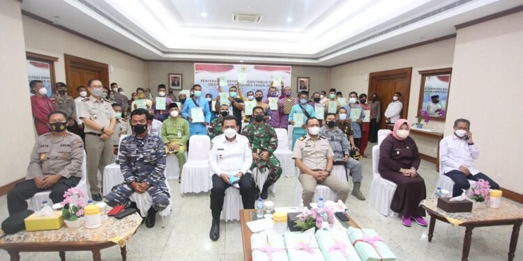 Penyerahan Sertifikat Redistribusi Tanah Objek Reforma Agraria Tahun 2021 Oleh Bapak Presiden RI Melalui Sarana Vicon Di VVip Bandara Hang Nadim.