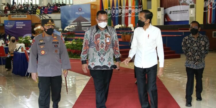 Polri Bersinergi Dengan BEM Dan OKP Gelar Vaksinasi Merdeka Se-Indonesia.