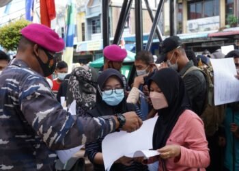 Hebat !! Tanpa Kenal Lelah Vaksinator Dan Dinkes Layani Serbuan Vaksinasi Maritim.