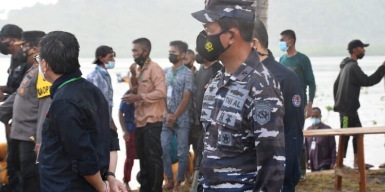 Danlantamal IV Hadiri Penanaman Mangrove Dan Pelepasan Burung Elang Di Pulau Setokok.