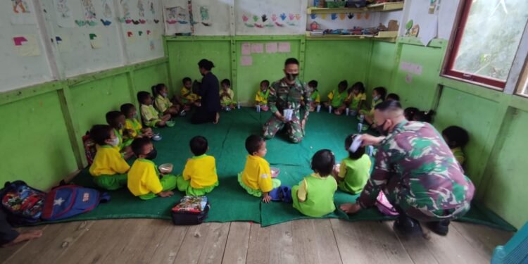Peduli Kesehatan Anak, Satgas Pamtas Yonif Mekanis 643/Wns Gelar Acara Promosi Kesehatan PHBS Di PAUD Perbatasan.