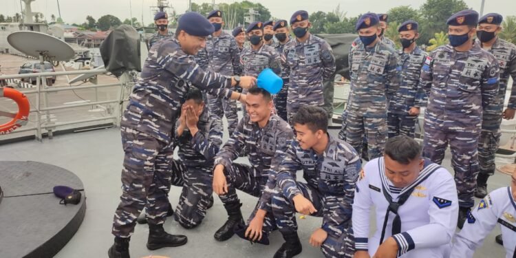 Lima Prajurit KRI LEPU-861 Satrol Lantamal IV Resmi Naik Pangkat.
