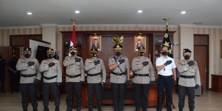 Kapolda Kepri Pimpin Upacara Pelantikan Irwasda Polda Kepri.