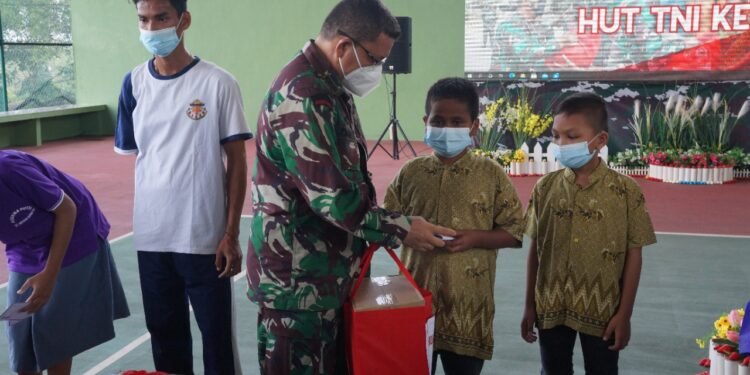 Sambut Peringatan HUT Ke-76 TNI, Korem 033/WP Beserta Jajaran Gelar Acara Bakti Sosial.