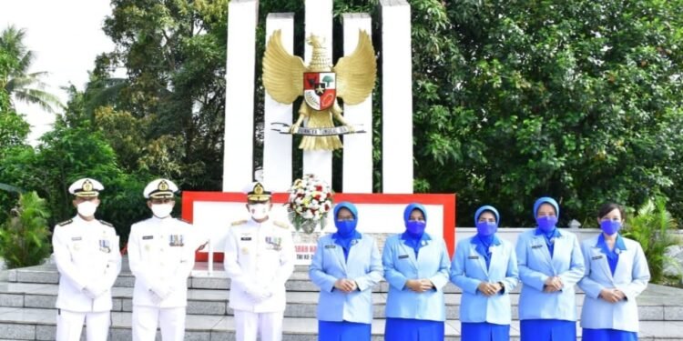 Danlantamal IV Tanjungpinang Hadiri Upacara Ziarah Rombongan Jelang HUT Ke-76 TNI.