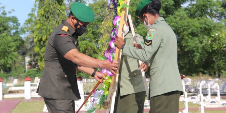 Danrem 172/PWY Pimpin Ziarah Peringati HUT Ke-76 TNI.