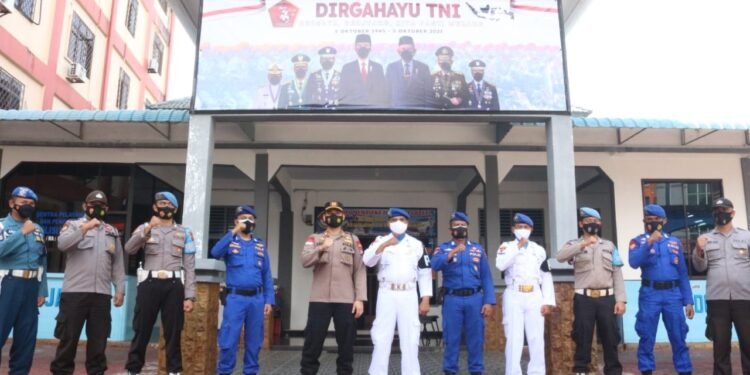 Mako Lantamal IV Dan Pom Lantamal IV Mendapat Kejutan Dari Kepolisian Tanjungpinang.