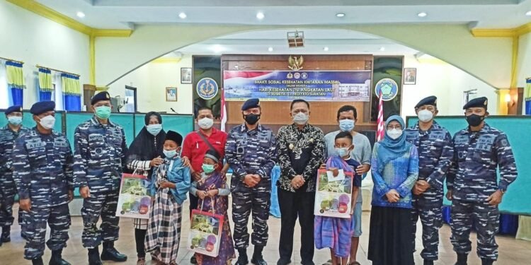 Danlantamal lV Tinjau Pelaksanaan Khitanan Massal Di RSAL Midiato Suratani.