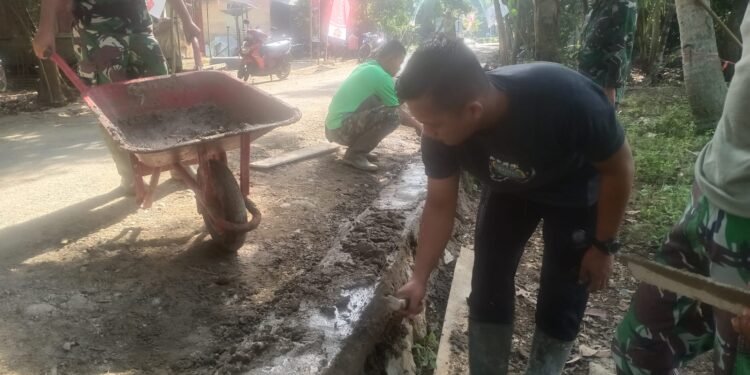 Tahap Finishing Pembuatan Pondasi Di Titik Nol Perbaikan Mutu Jalan.