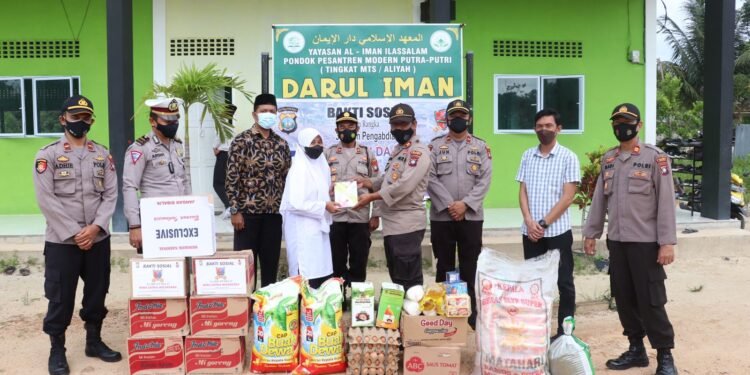 Kapolres Lingga Bersama Personil Polres Lingga Angkatan 47 WSW Lakukan Bhakti Sosial.