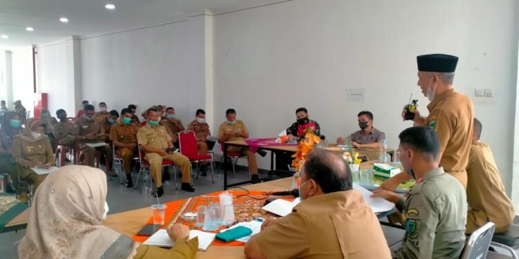 Plt Pasiter Kodim 0311/Pessel Hadiri Rapat Percepatan Vaksinasi Covid-19.