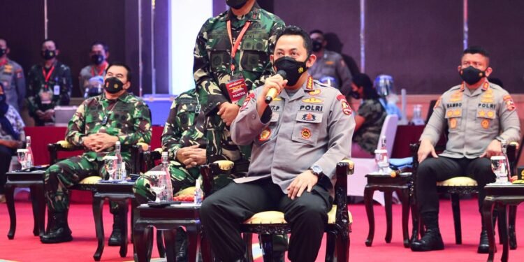 Kapolri Tekankan TNI-Polri Terus Bersinergi Wujudkan Target Vaksinasi Presiden Jokowi.