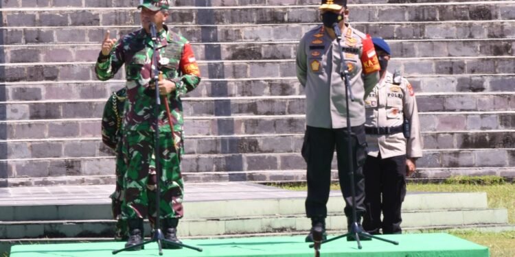 Pangdam XVIII/Kasuari Dan Kapolda Papua Barat Pimpin Apel Gelar Pasukan Dalam Rangka Pam VVIP Kunker Wapres RI.