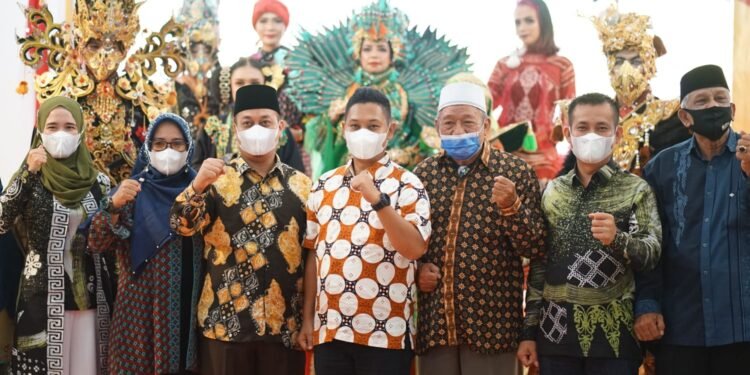 Hadir Pada Acara Pengukuhan Pengurus Dekranasda, Ini Pesan Dan Harapan Bupati Lingga.