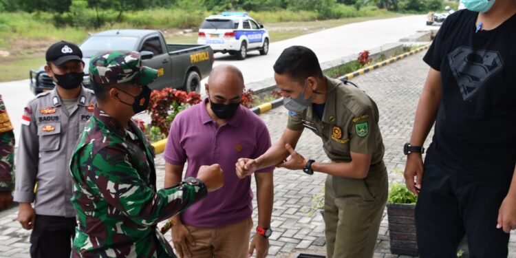 Danrem 033/WP Tinjau Karantina PMI Di Rusun BP Batam.
