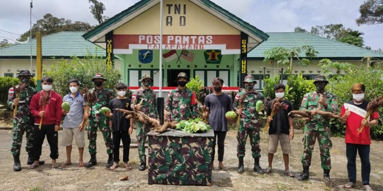 Satgas Pamtas Yonif Mekanis 643/Wns Adakan Penyuluhan Ketahanan Pangan Bagi Warga Di Perbatasan.