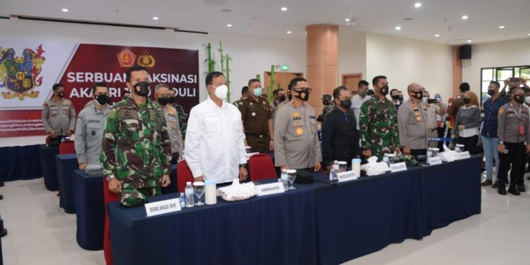 Kapolda Kepri Hadiri Kegiatan Virtual Seremonial AKABRI 1999 Peduli Di Yayasan Budha Tzu Chi Indonesia Batam.