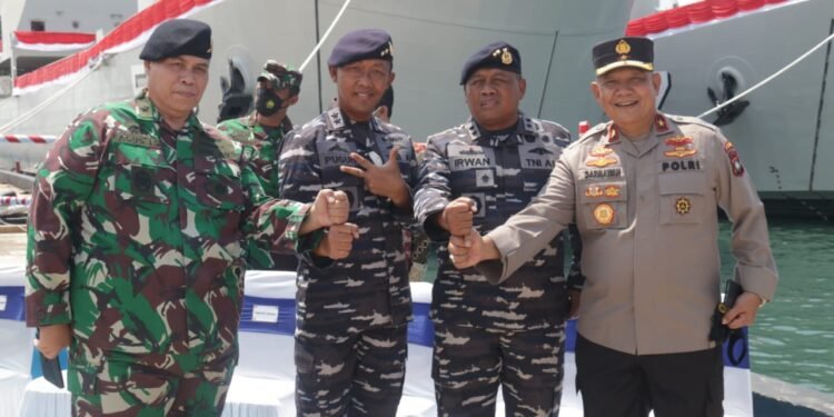 Wakapolda Kepri Hadiri Penyerahan Dan Peresmian KRI AT-8 Teluk Weda – 562 Dan KRI AT-9 Teluk Wondama – 527.