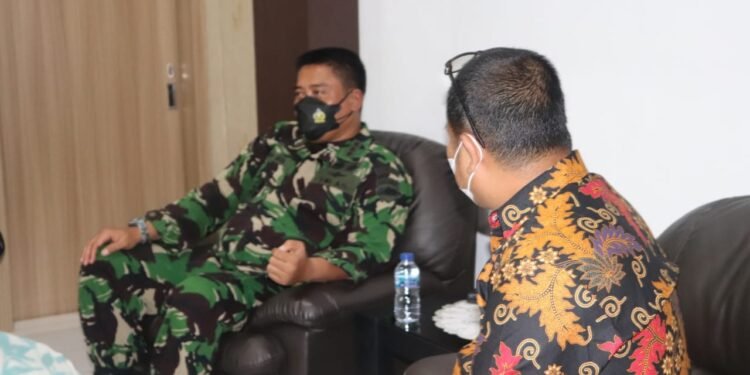 Dandim 0315/Bintan Sambut Kunjungan Silaturrahmi Ketua Bawaslu Bintan Di Makodim 0315/Bintan.