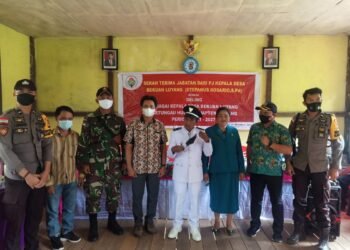 Sinergitas Anggota Satgas Yonif 144/JY Menghadiri Sertijab Kades Di Perbatasan.