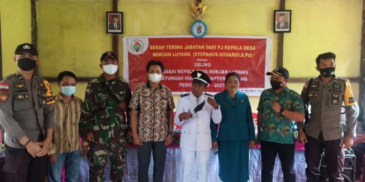 Sinergitas Anggota Satgas Yonif 144/JY Menghadiri Sertijab Kades Di Perbatasan.