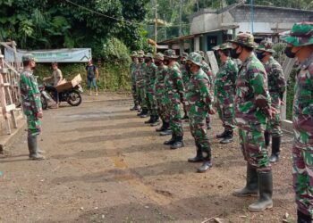 Anggota Kodim 0808/Blitar, Laksanakan Karya Bhakti Bersama Warga Dalam Rangka Rehab Mushola.