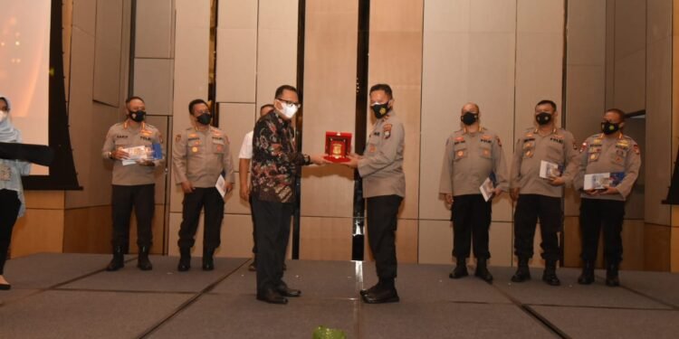 Tingkatkan Kerjasama: Kapolda Kepri Teken Pedoman Kerja Dalam Rangka Mendukung Pelaksanaan Tugas Dan Kewenangan Bank Indonesia Dengan Polri.